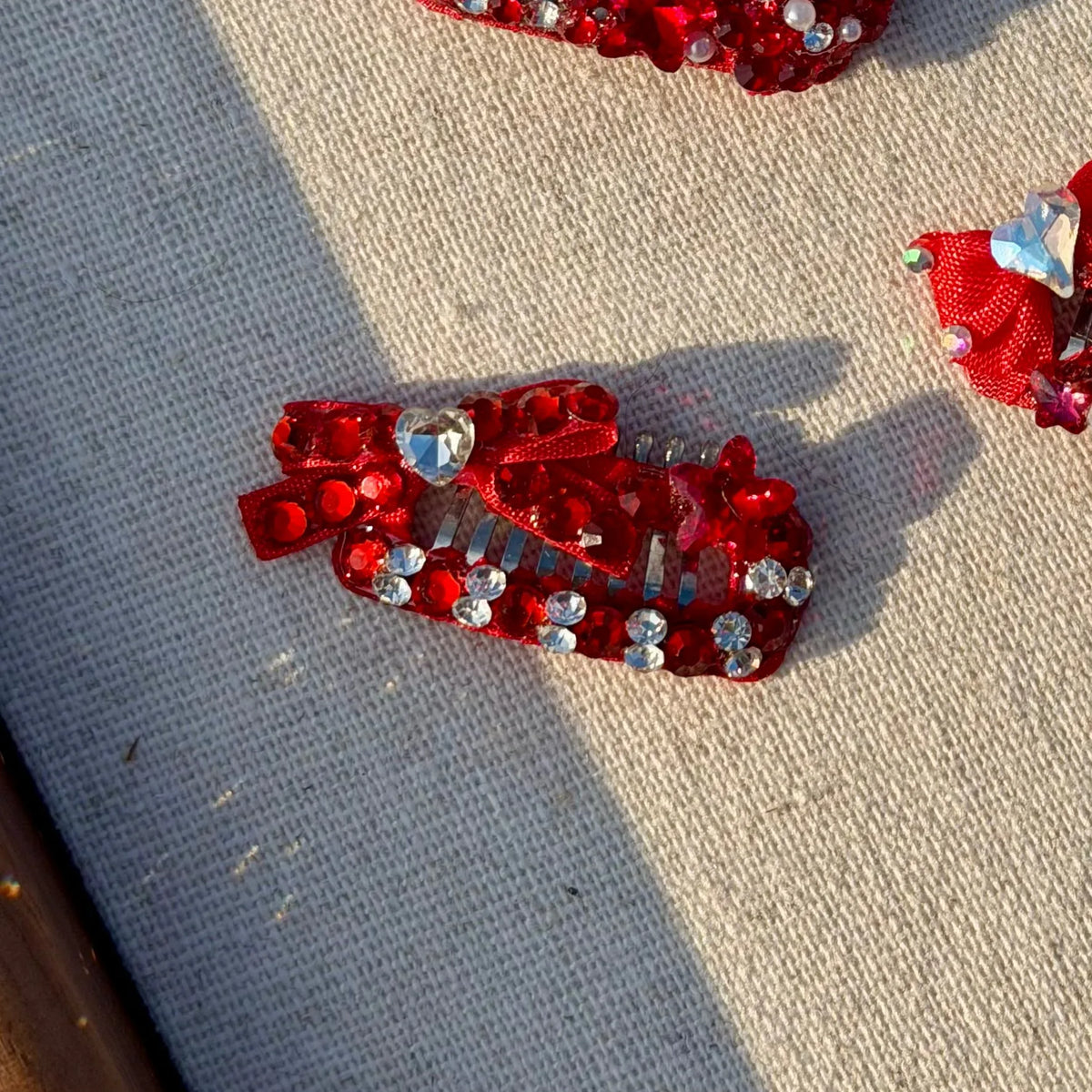Summer Red Collection Crystal Grooming Clip
