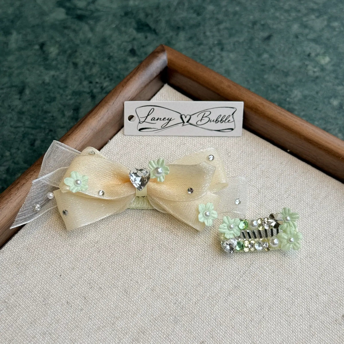 Resort Floral Grooming Snap Clip image 8
