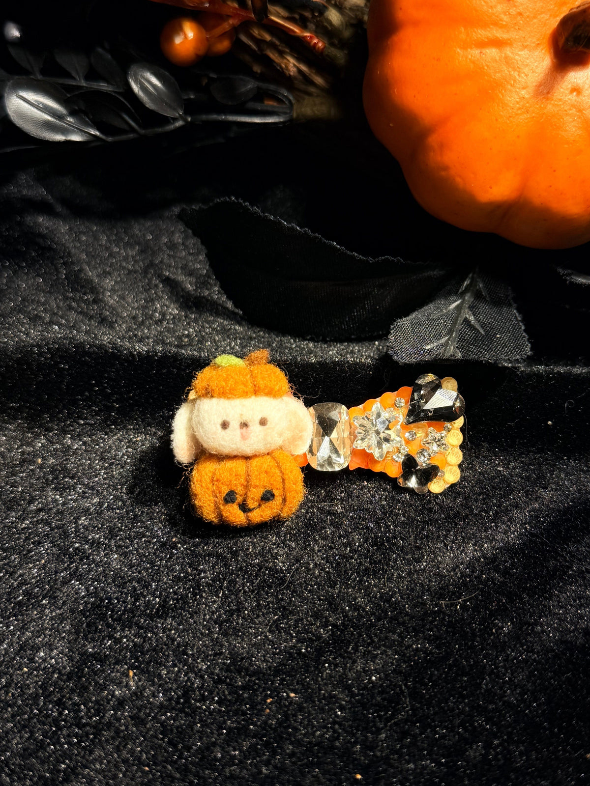 Pumpkins & Spells Crystal Dog Clip